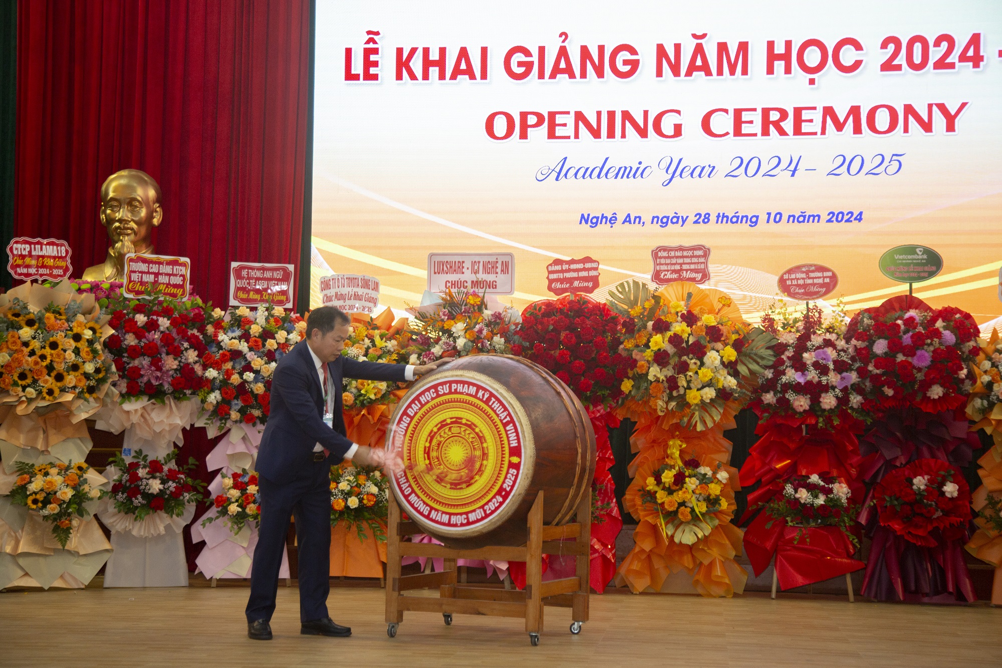 Trường Đại học Sư phạm Kỹ thuật Vinh tưng bừng khai giảng năm học mới 2024-2025: Khẳng định vị thế, tiếp bước thành công