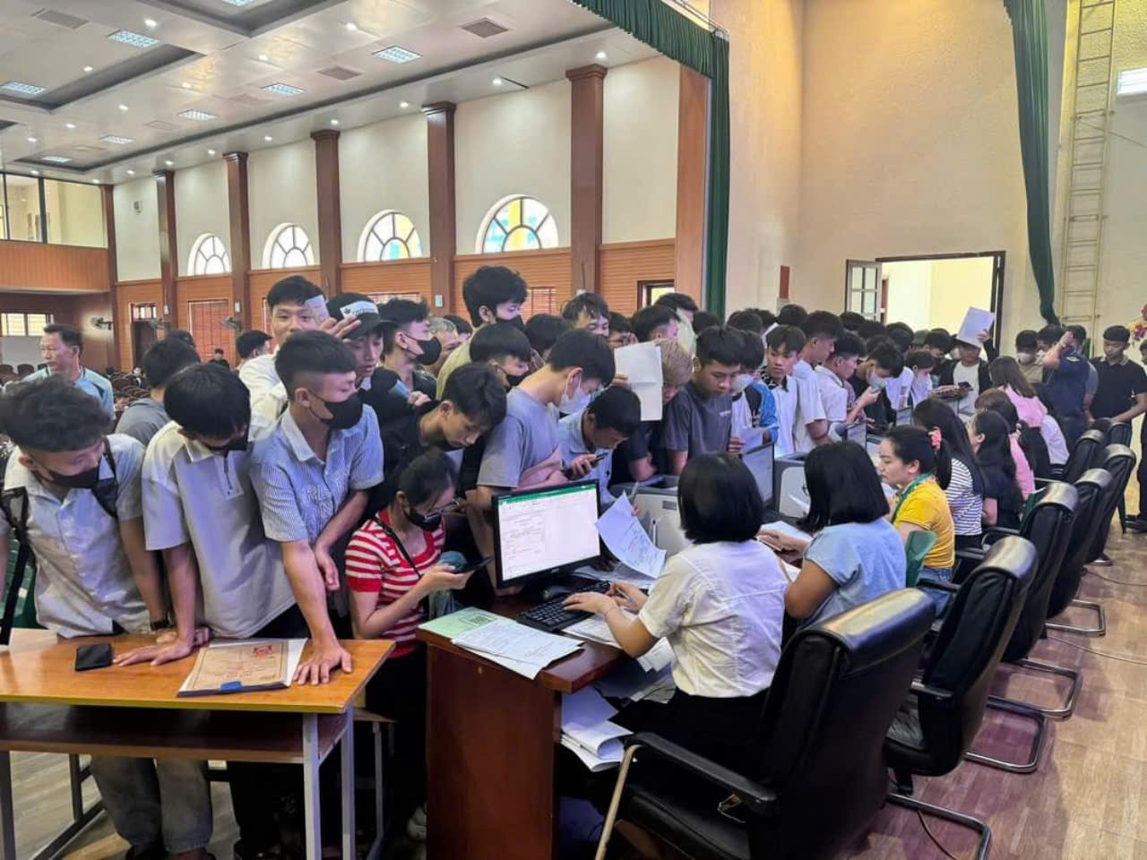 Không khí rộn ràng trong ngày đầu nhập học